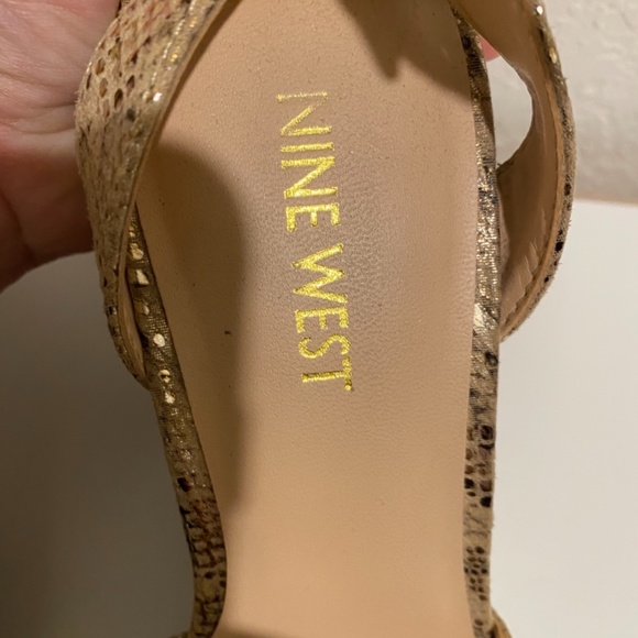 Gold Platform - Picture 3 of 4